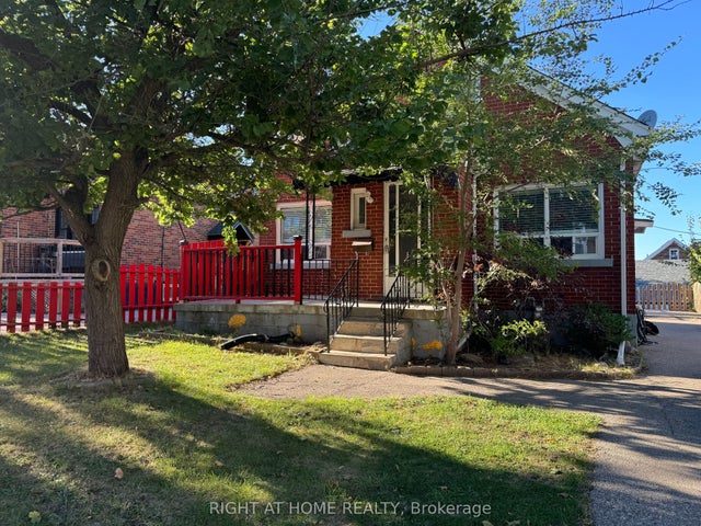 950 Queens Boulevard Lower, Kitchener