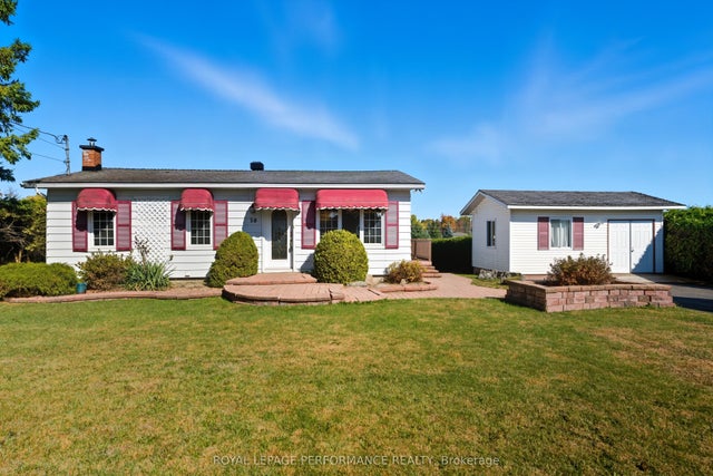 50 Front Road W, Champlain