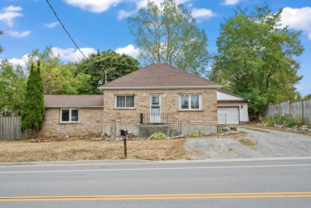 3734 Battersea Road, Frontenac