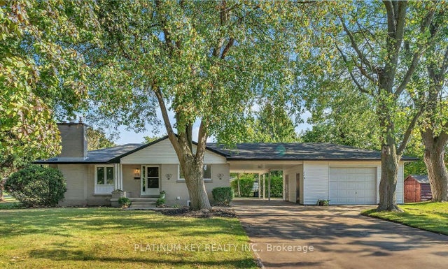 112 Ontario Street, Strathroy-Caradoc