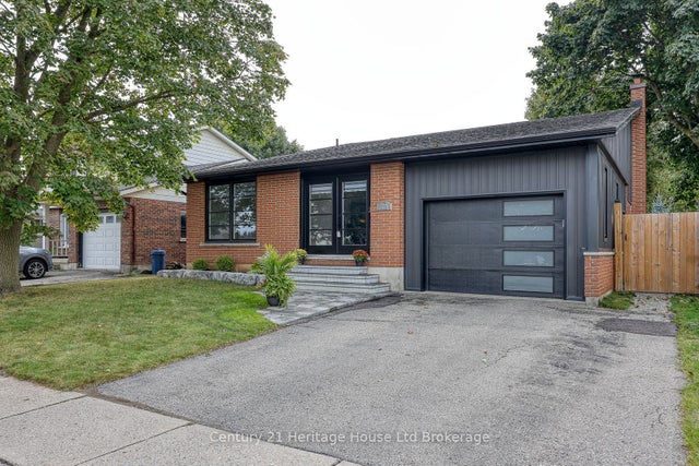 275 Cartier Drive N, Woodstock