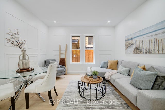 28 Springbank Drive, London South