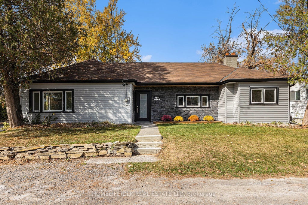 203 Adelaide Street, Mississippi Mills