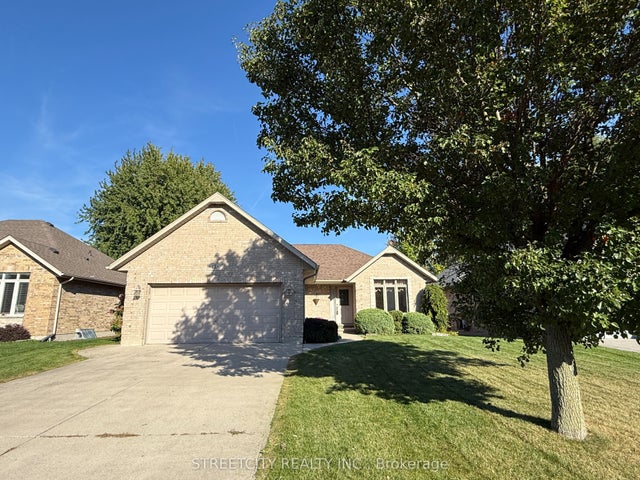 126 Stathis Boulevard, Sarnia