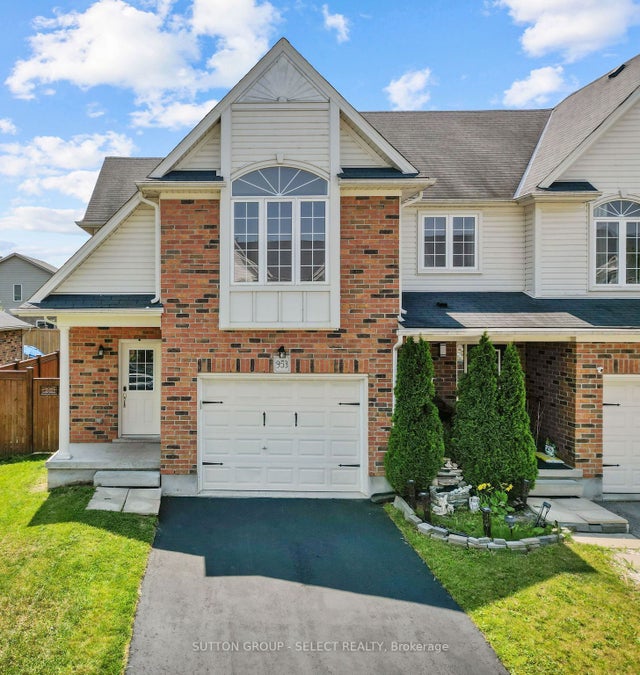 953 Silverfox Crescent, London North