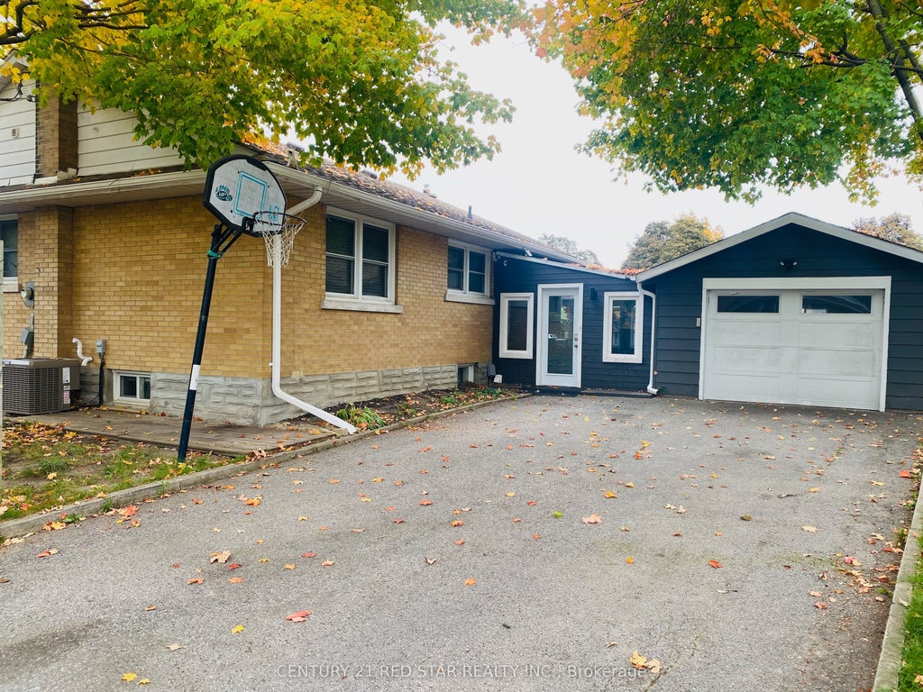 107 Ellis Crescent S, Waterloo