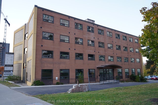 824 King Street W, Kitchener