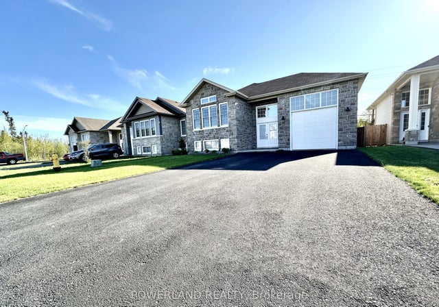 21 Brookland Drive, North Bay