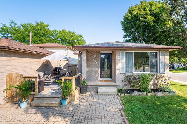 225 Golfwood Drive, Hamilton