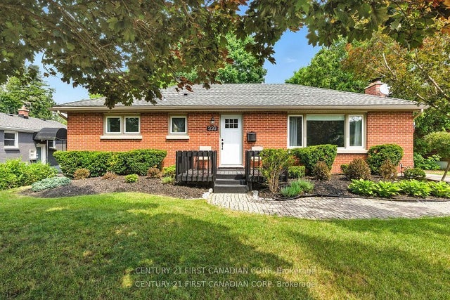 330 Glenrose Drive, London South