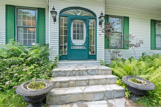 1597 Shales Road, Frontenac