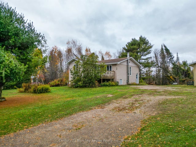 2225 Papineau Road, Papineau-Cameron