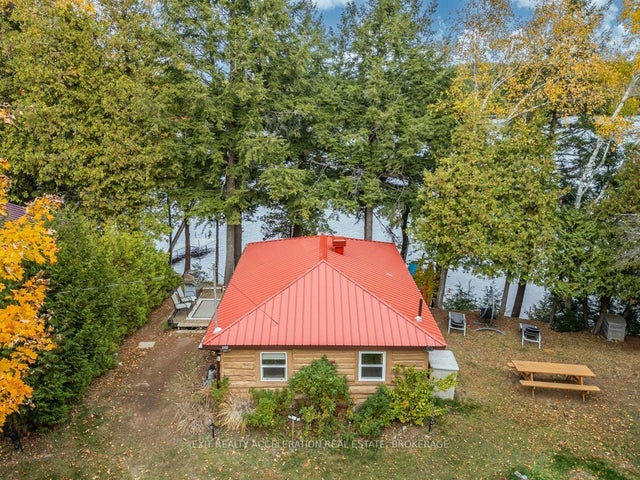 1049 Hawthorn Lane, Frontenac