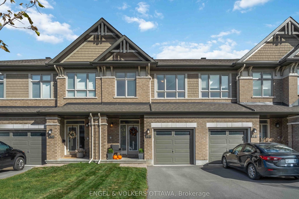 781 Cairn Crescent, Orleans - Convent Glen and Area