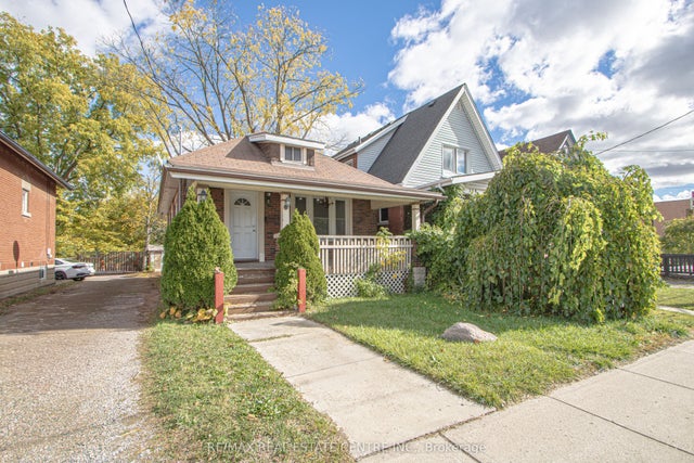386 Wharncliffe Road S, London South