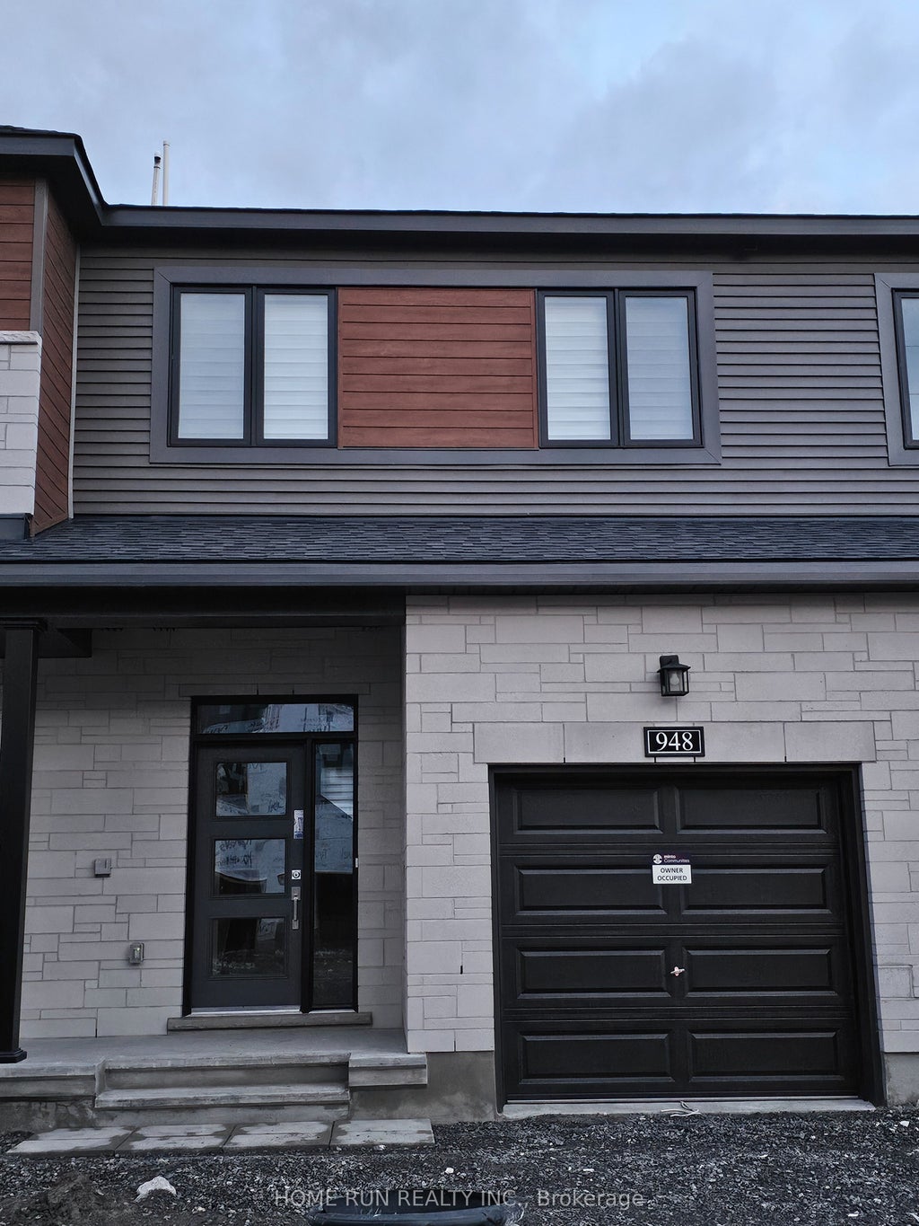 948 Eileen Vollick Crescent, Kanata