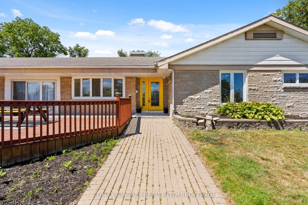 290 Lakeshore Road, Fort Erie