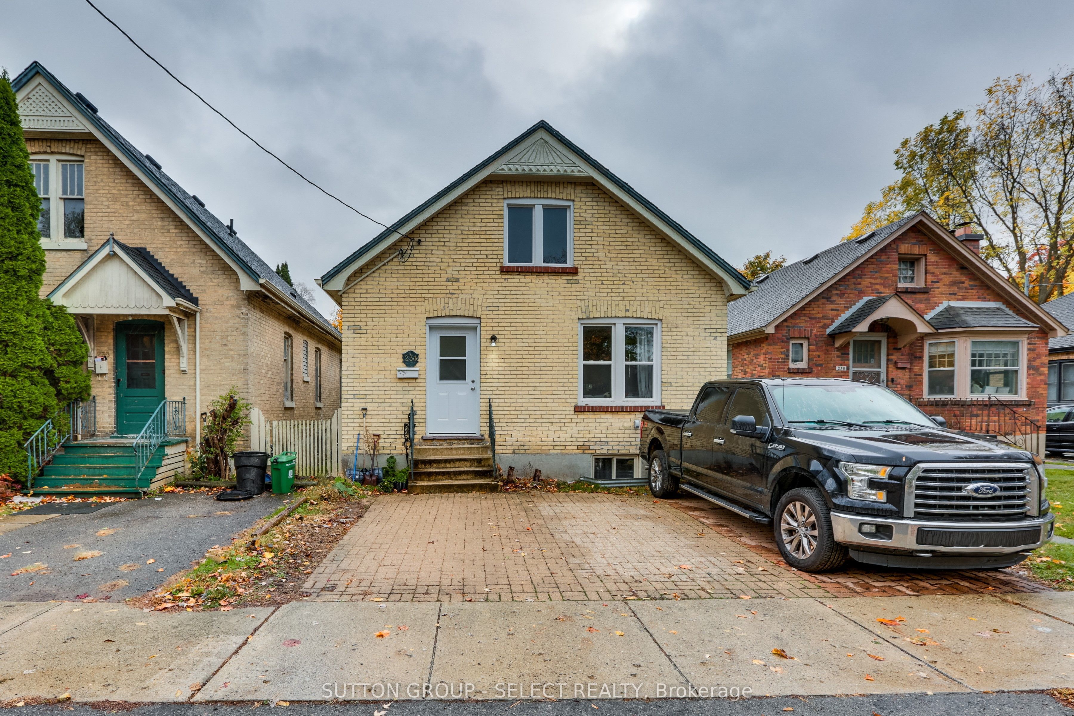 Photo of Listing #X12477966