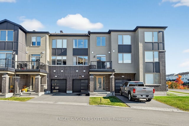 827 Kiniw Private Se, Manor Park - Cardinal Glen and Area
