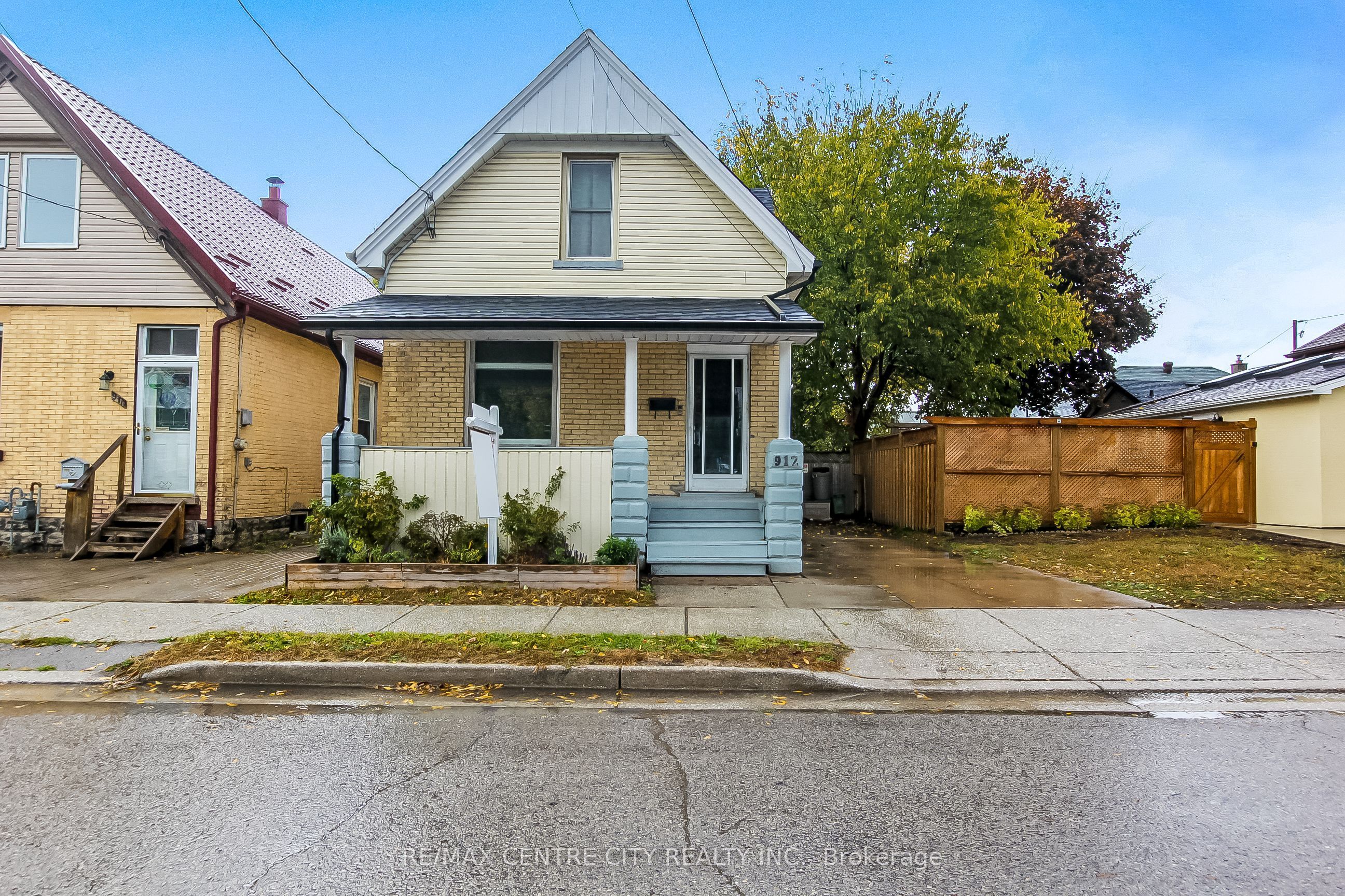 Photo of Listing #X12479229