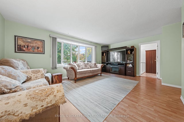 152 Kinzie Avenue, Kitchener