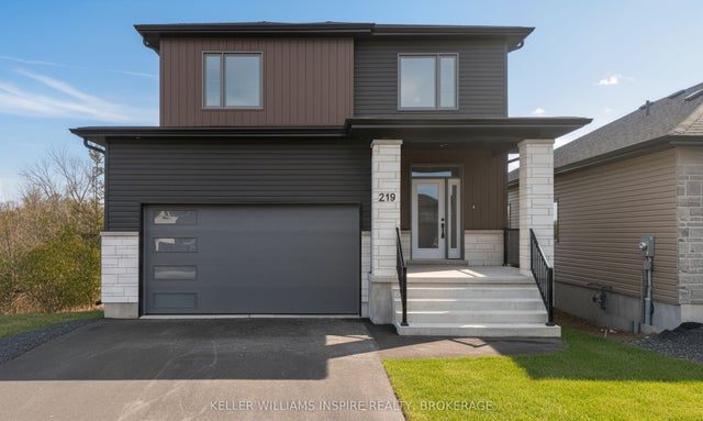 219 Creighton Drive, Loyalist