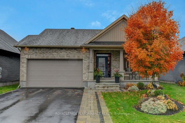 104 York Crossing, Russell