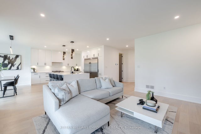 1611 Upper West Avenue, London South