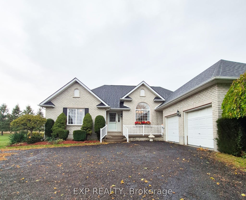 700 Barcovan Beach Road, Quinte West