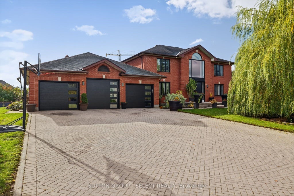 700 Franklinway Crescent, London North