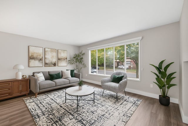 129 Highview Avenue E, London South