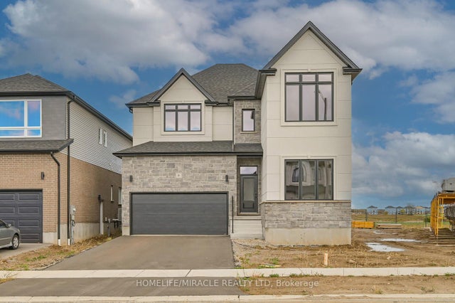 16 Munn Crescent, Brant
