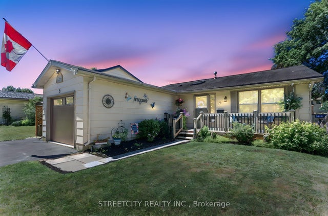 9 Cottonwood Crescent W, London North