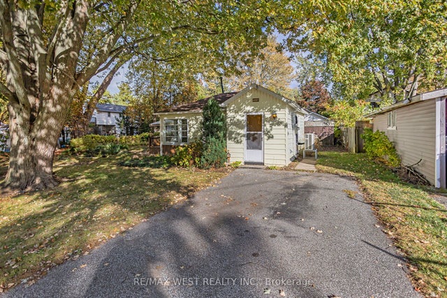 2018 Yonge Street, Sarnia