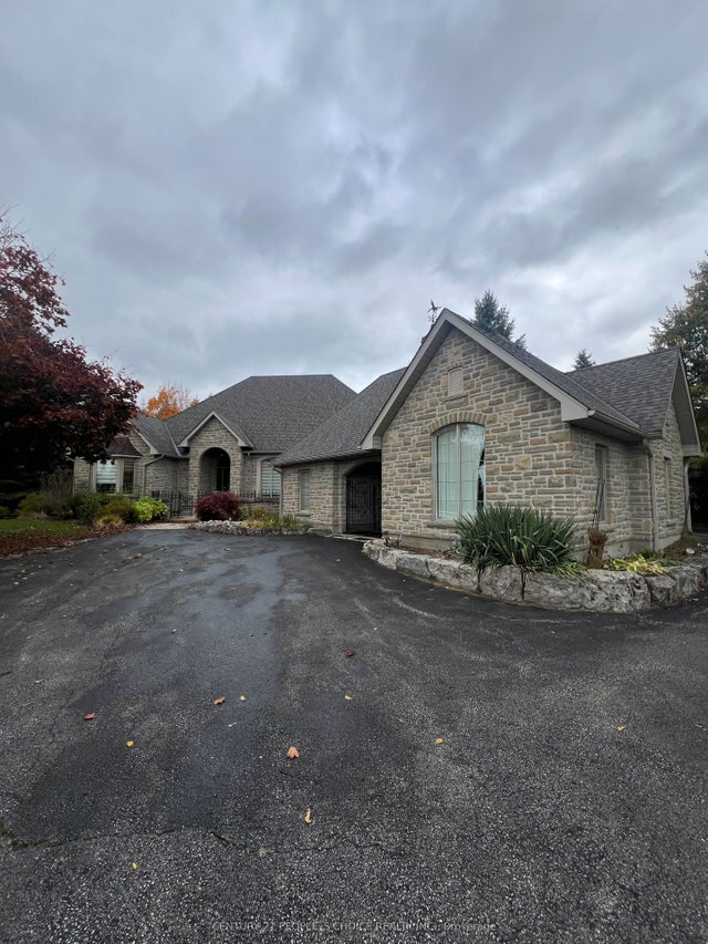6 Fox Run Road, Puslinch