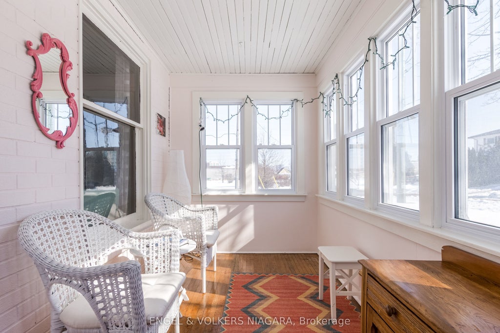 5643 Peer Street N, Niagara Falls