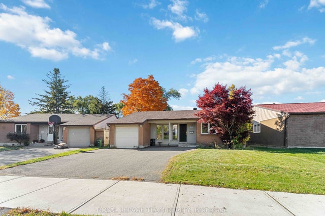 1094 Alenmede Crescent, Britannia Heights - Queensway Terrace N and Area