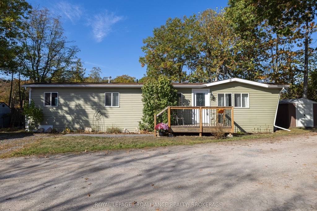 5569 Bath Road 17, Loyalist