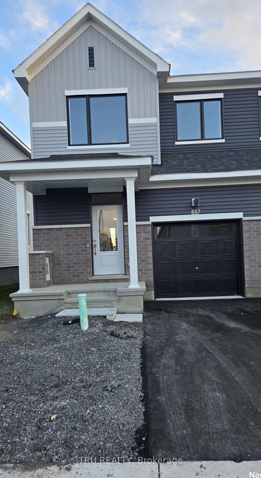 887 Andesite Terrace, Barrhaven