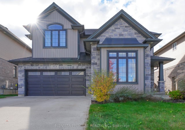 968 Springbank Avenue N, Woodstock