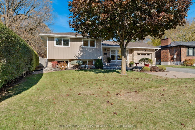 998 Woodbine Road, Kingston