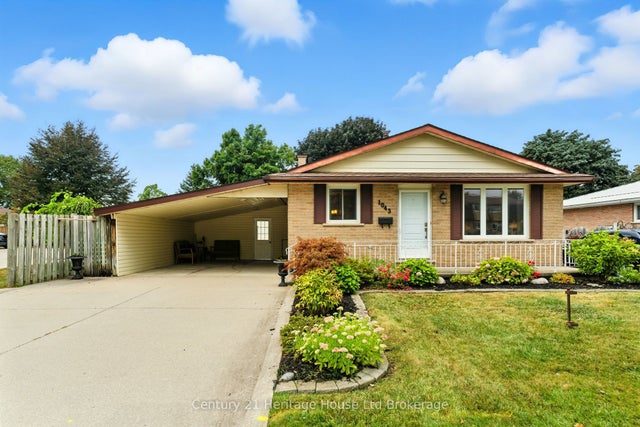 1043 Canfield Crescent, Woodstock