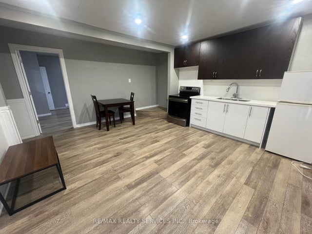 634041 Hurontario Street, Mono