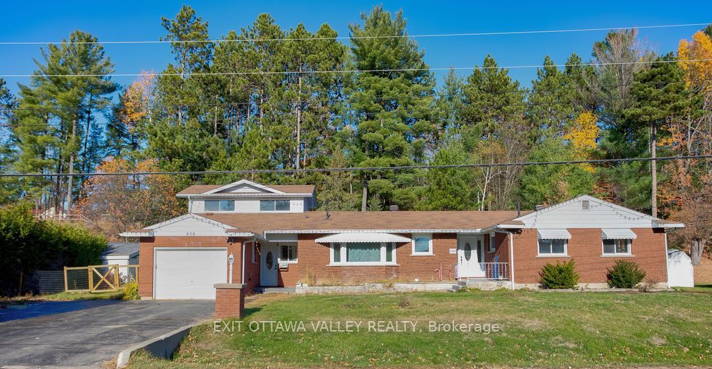 656 Birch Street, Petawawa