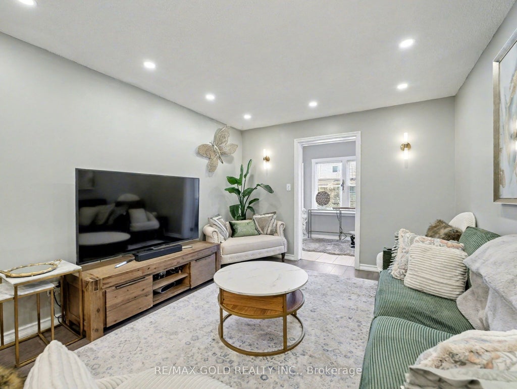 75 Chestnut Avenue, Hamilton