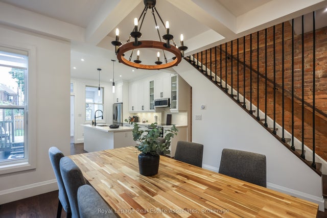 211 John Street N, Hamilton