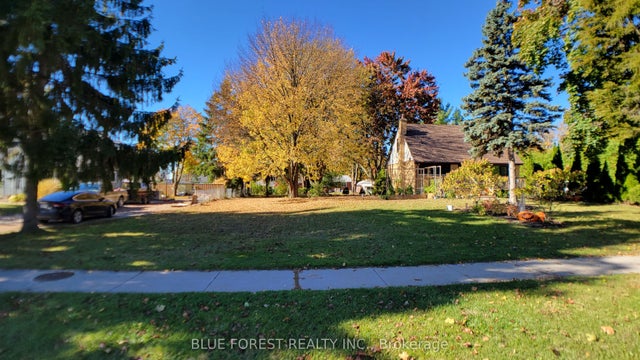 947 Dearness Drive, London South