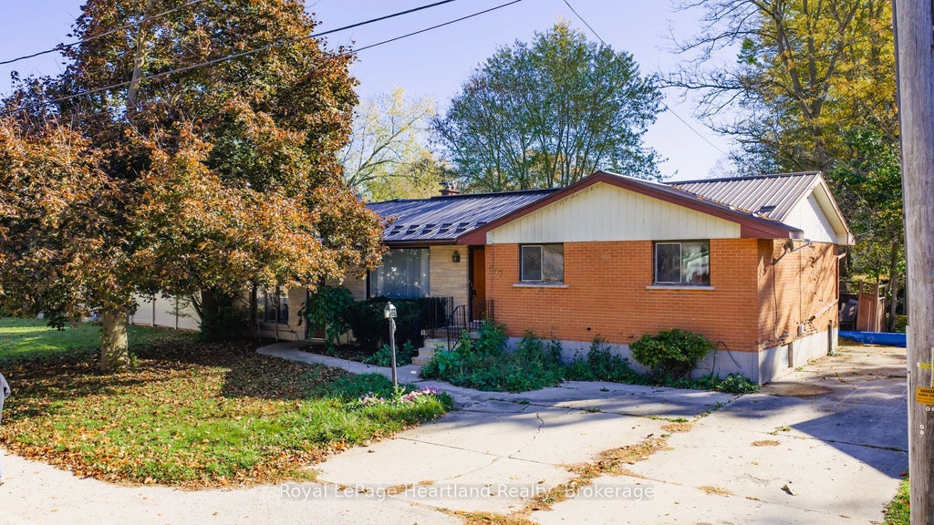 447 Shuter Street, North Huron