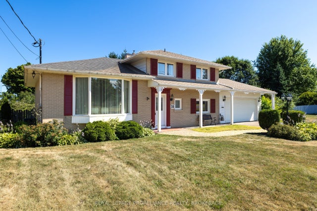 35 Manitou Crescent E, Loyalist