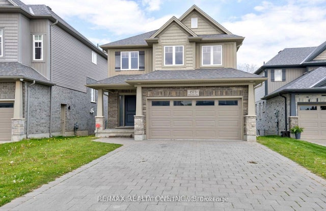 1573 Horseshoe Crescent Lower, London North